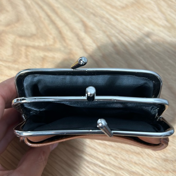 Ladies Buxton Double Pocket Genuine Leather Coin Purse, Tan- gently used - Picture 4 of 11